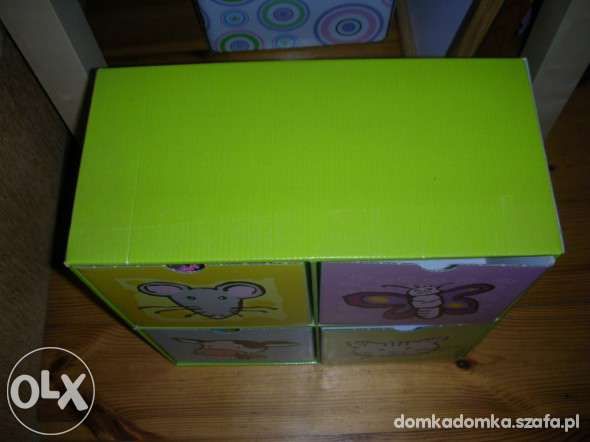 Kolorowe pudełko tekturowe z szufladkami