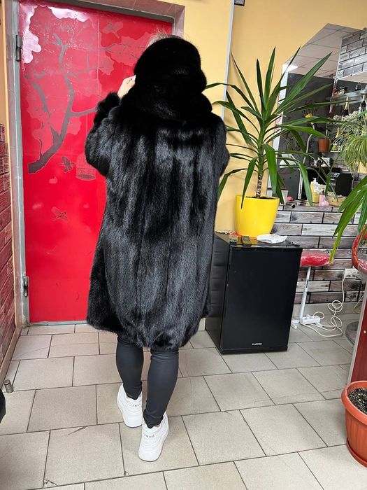 Продам норковую шубу р54-56