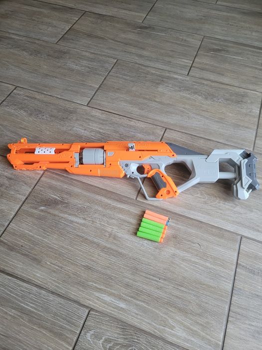 Sprzedam wyrzutnie Nerf N-Strike Elite Accustrike