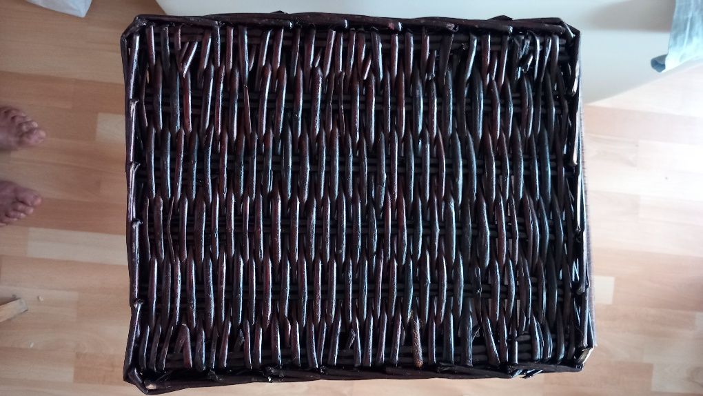 Szafka drewniana z 4 szufladami z wikliny, blat 40x29 wysokość 73 cm