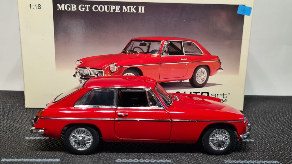 MGB GT coupe MK II Autoart 1 18