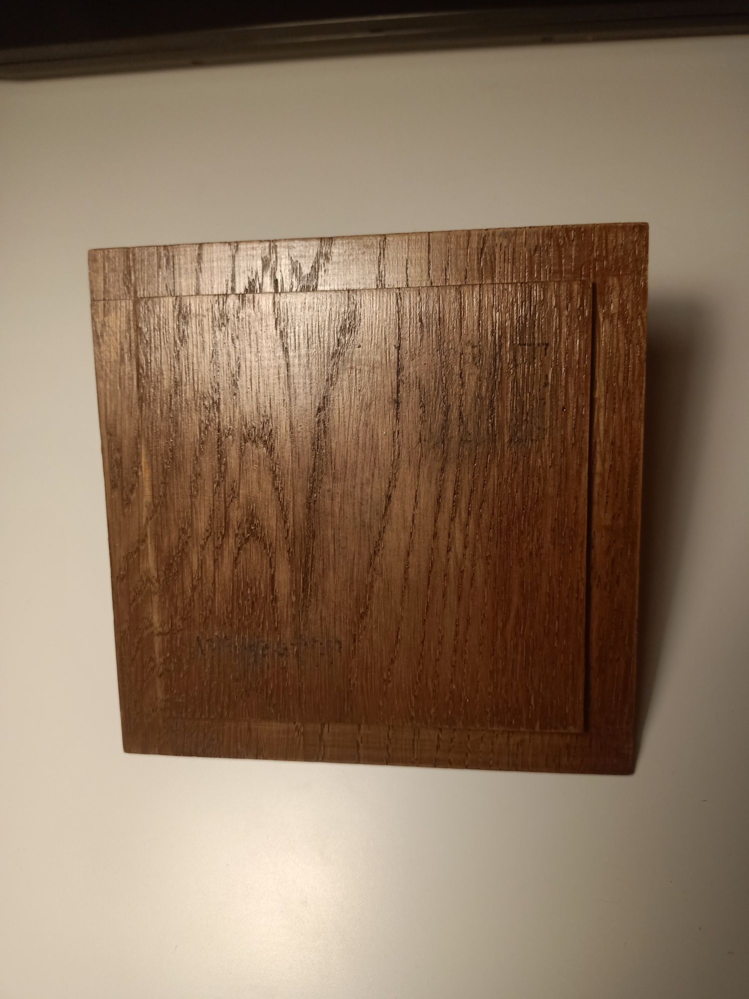 Drewniana szkatułka ręcznie wykonana