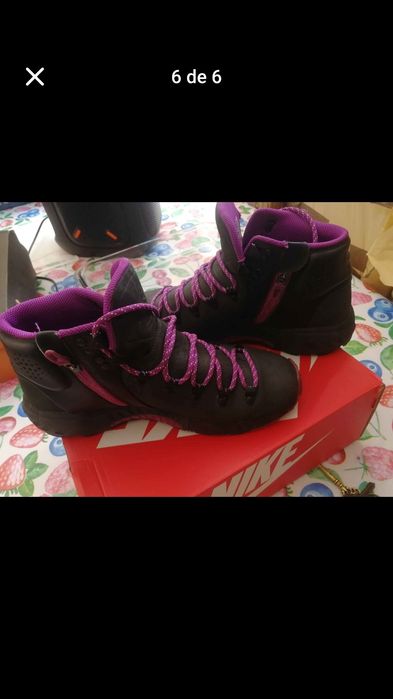Botas da marca Nike