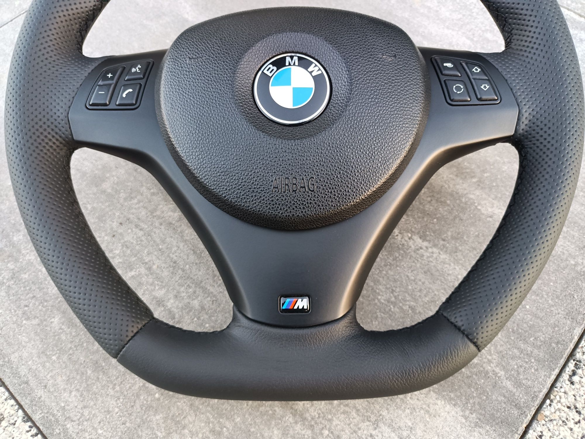 Kierownica Mpakiet z multifunkcją BMW E90 E91 E92 E93 E81 E82 E87 X1