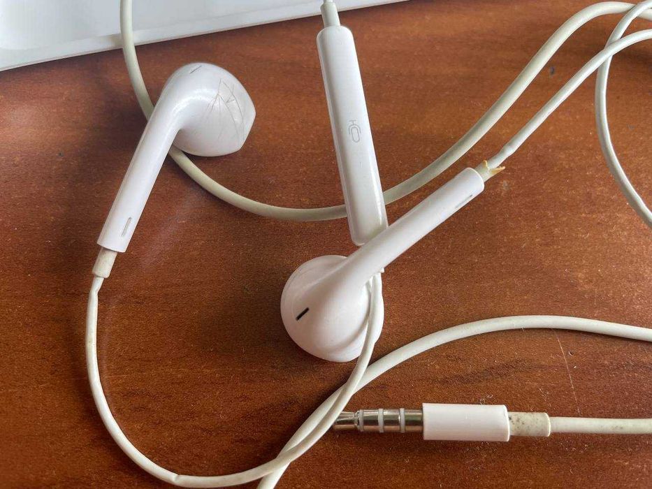 Наушники Apple iPhone EarPods 3,5 мм и коробка