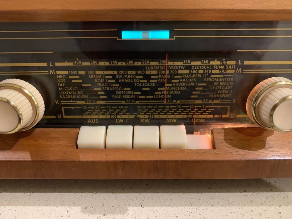 Rádio antigo FM Philips a válvulas bom som