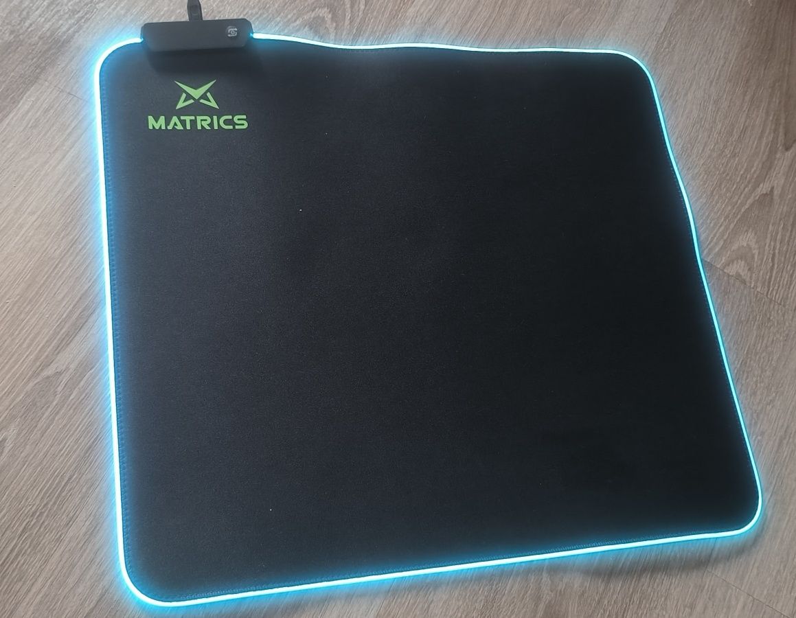 Teclado RGB e tapete Matrics led cores