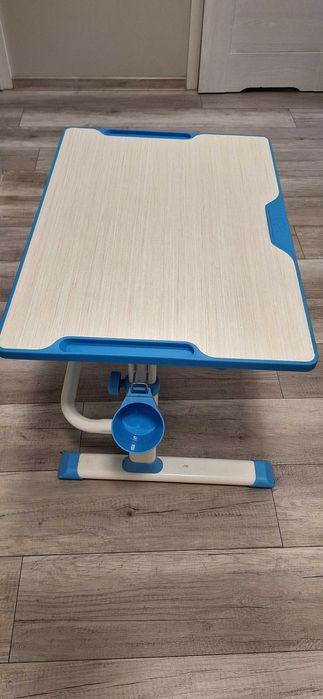 Biurko regulowane i krzesło cubby
