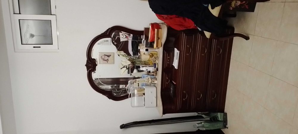 Mobilia em Mogno MTO Bom Estado