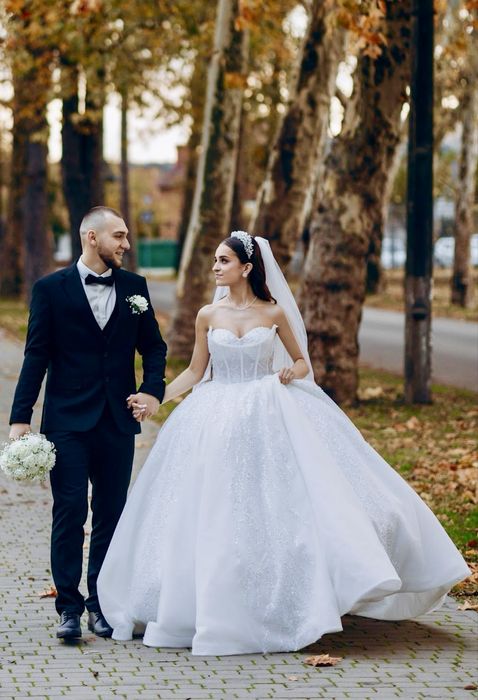 Весільна неймовірно красива сукня