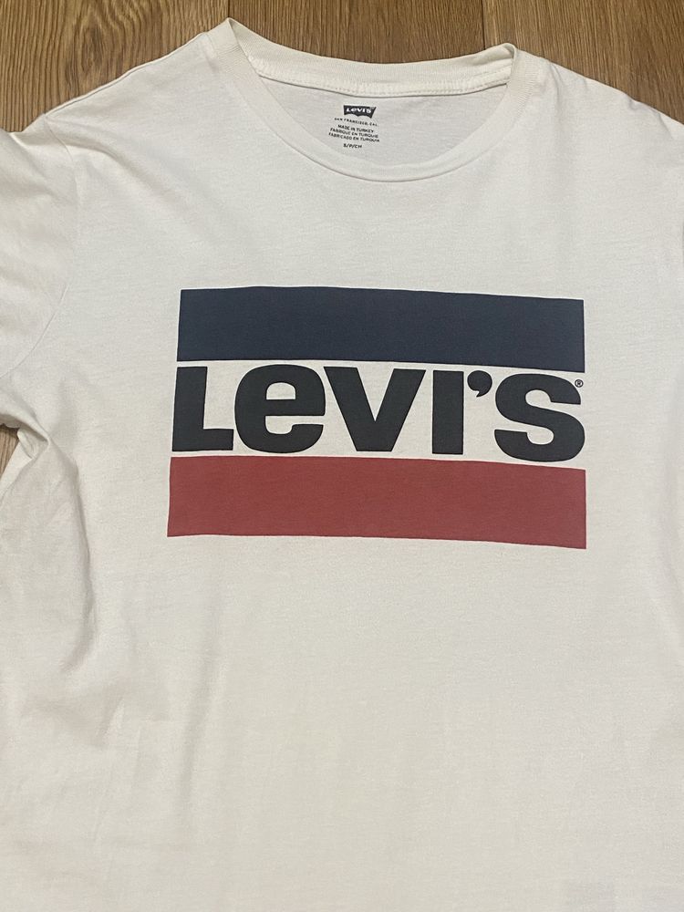 Футболка Levis s