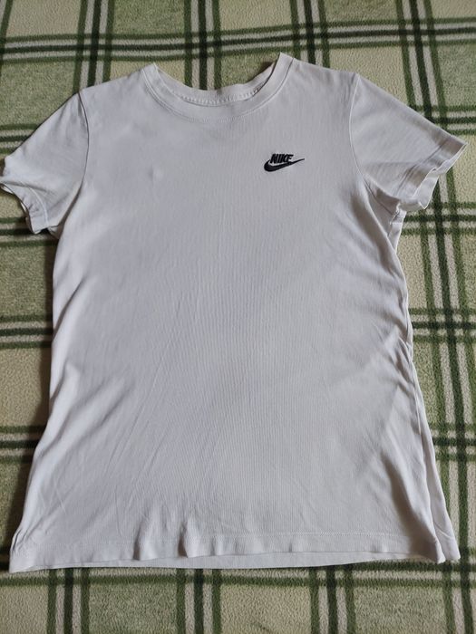 Біла футболка Nike