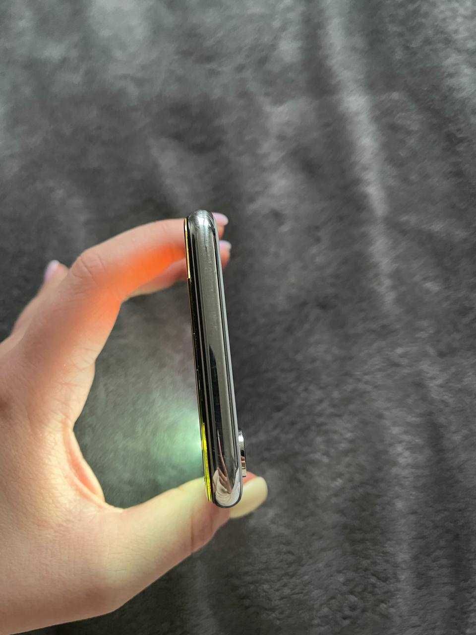 iPhone X w białym kolorze