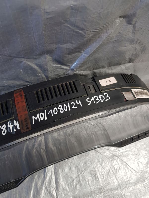 Zegary Audi A8d2/4.4 V8 Oe 4dm