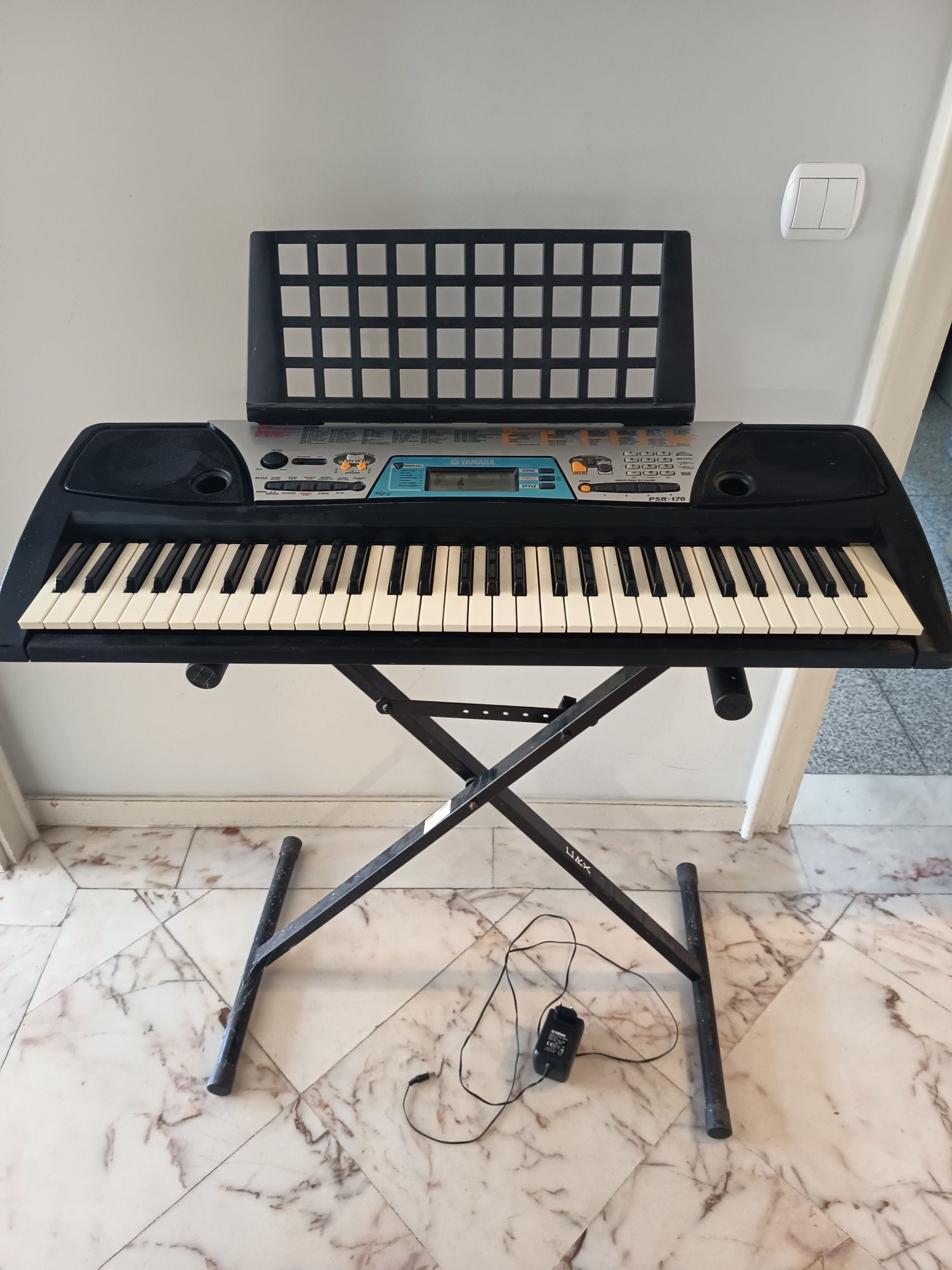 Yamaha PSR-170 em muito bom estado