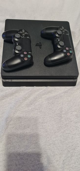 Sprzedam ps4 slim 1 1b 2 pady I 3 gry