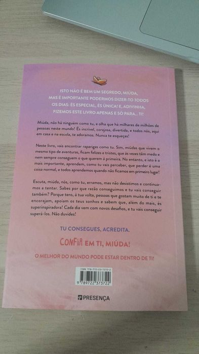 Livro da autoria de Nadia Ross, "Confia em Ti, Miúda!"