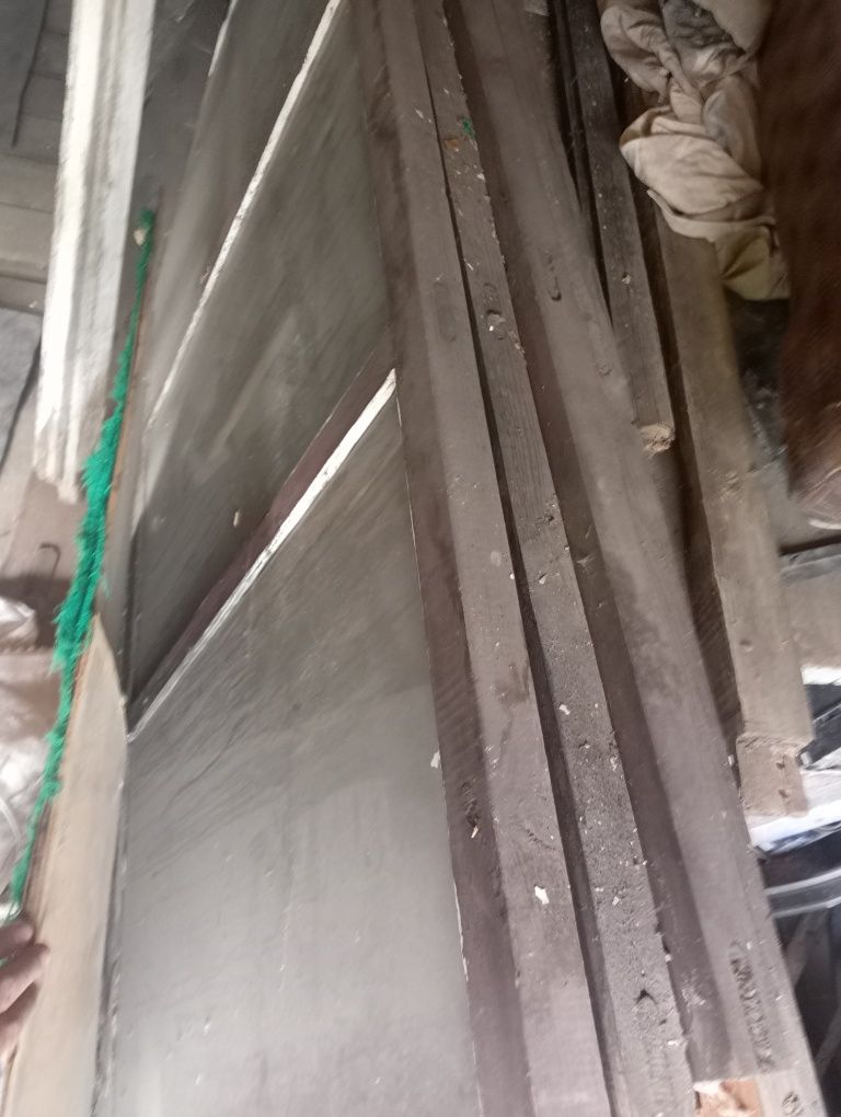 Віддам даром постраждалим від обстрілів рами деревяні віконні зі склом