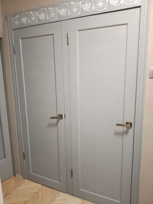 Продам стол компьютерный, стол обед. б/у, кресло, двери