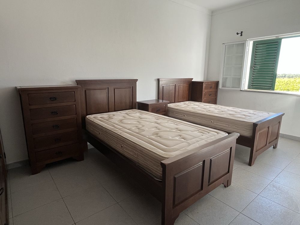 Camas de solteiro com colchão incluído