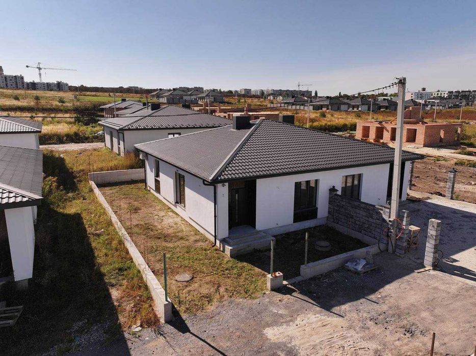 Продам двоян з опаленням та розводкою електрики. 80,3м². 2,5 сотки