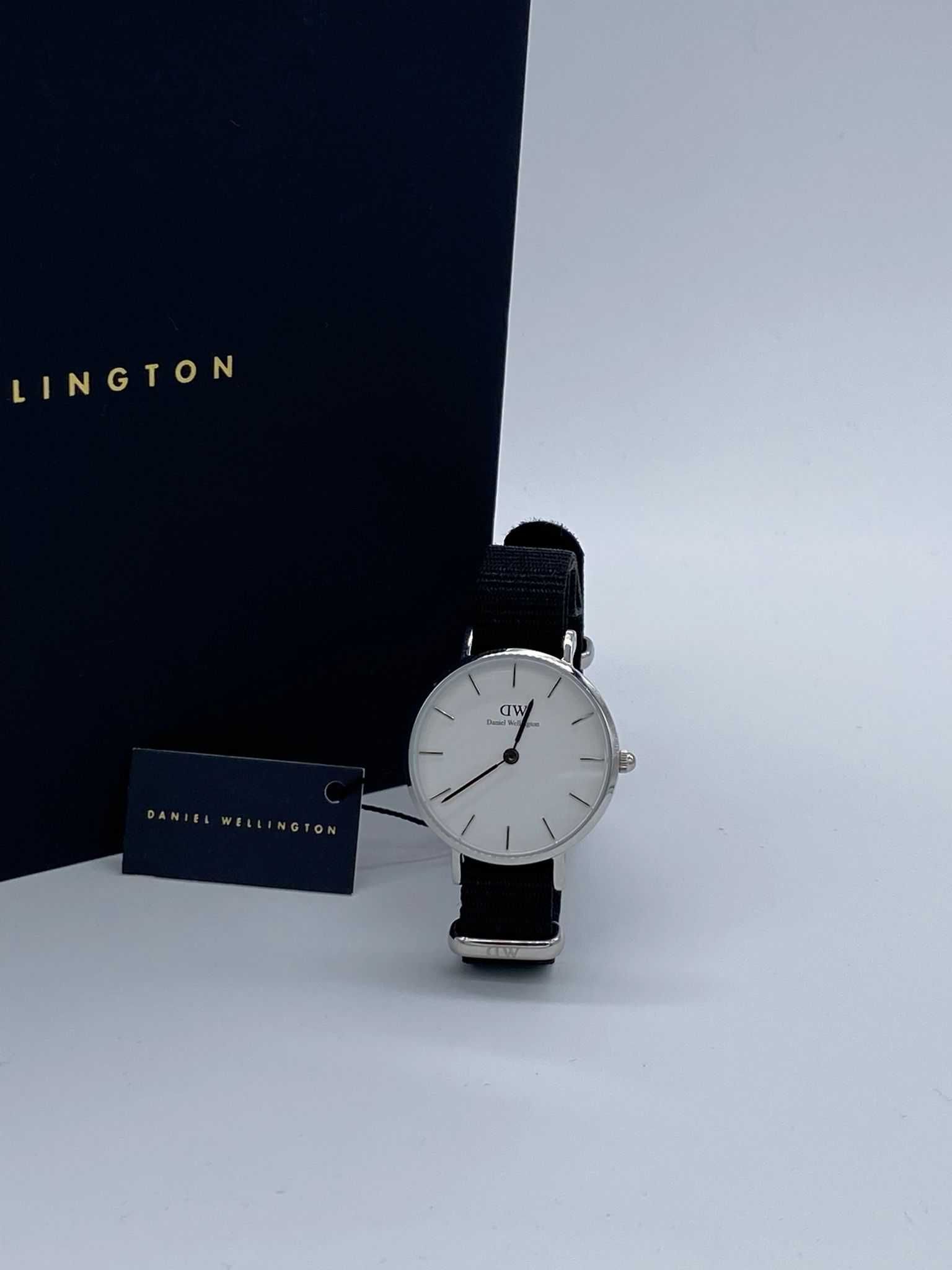 Klasyczny elegancki srebrny czarny zegarek Daniel Wellington  28mm