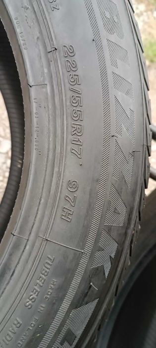 Зимові шини 225/55 R17 Bridgestone blizzak lm32(RFT)