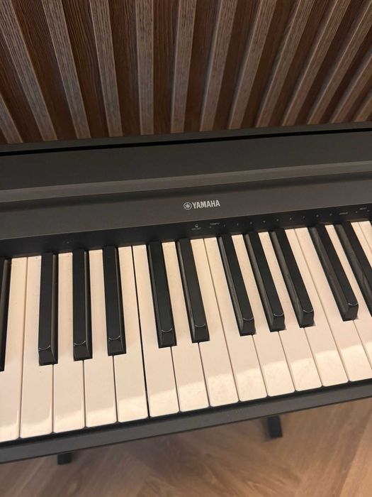 Piano Yamaha, serie EBX001151