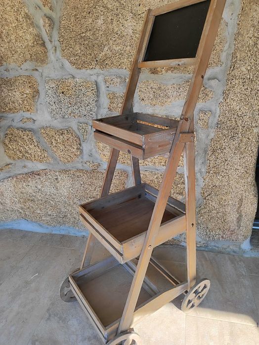 Estante de madeira - decoração