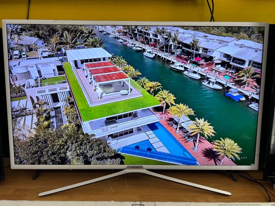 Білий Ультратонкий Телевізор 40” Samsung 40K5510, Smart TV, WiFi.
