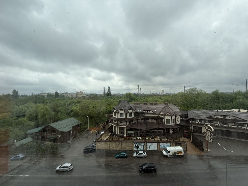 Продаж 2к квартири 79.8 кв. м на пл. Привокзальна 30