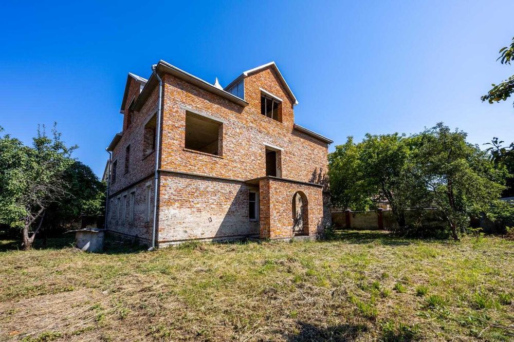 Продаж комерції (окрема будівля) у м. Винники, Львів