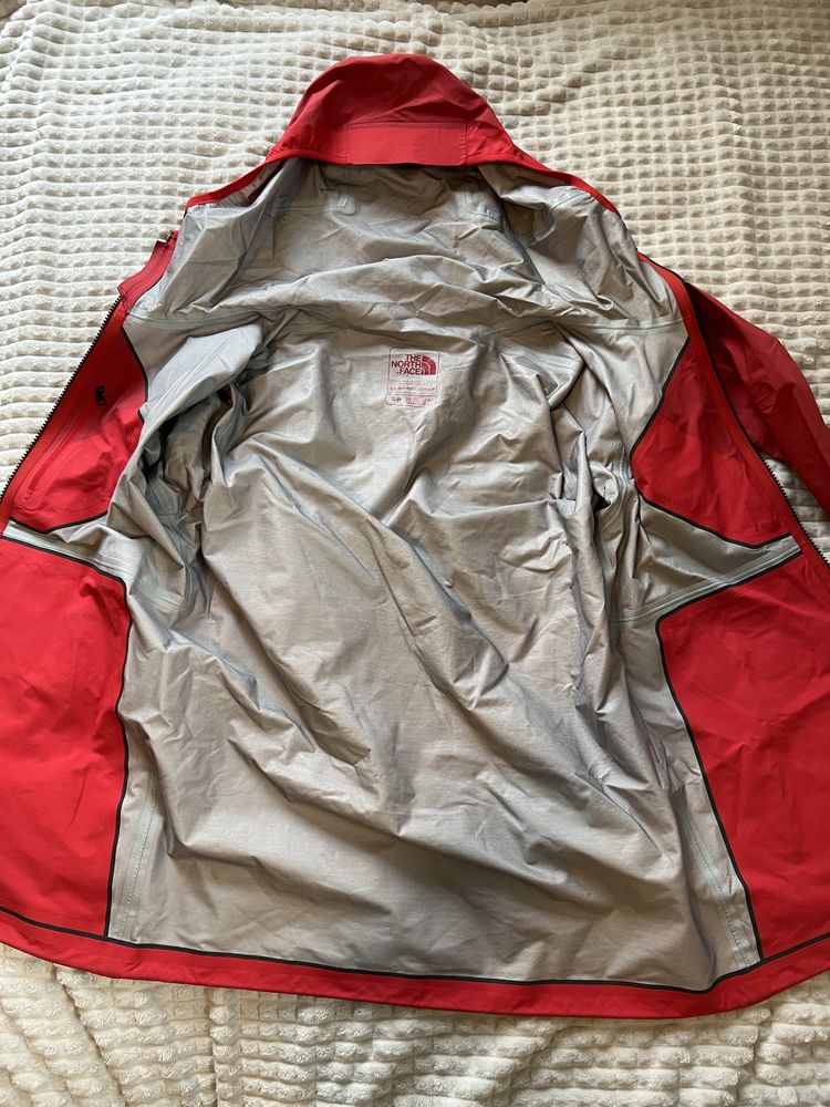 Męska kurtka The North Face Summit Series HyVent Alpha. Rozmiar S.