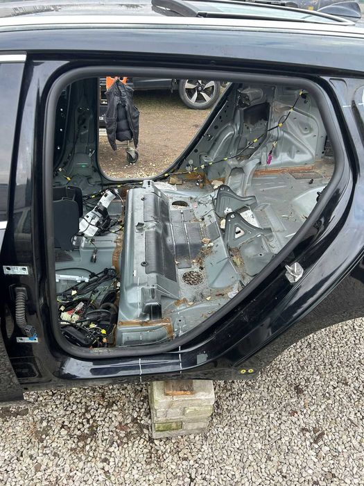 Uszczelka karoseryjna drzwi tył prawa lewa Volvo V60 I IDEALNA