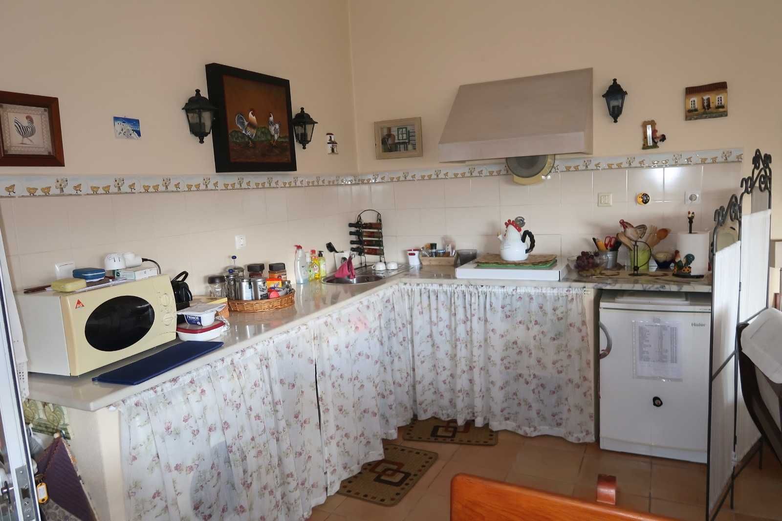 2 Moradias prontas a habitar, com eletrodomésticos e mobiliário