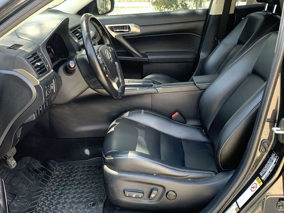 Lexus CT 200h Hybrid      2017