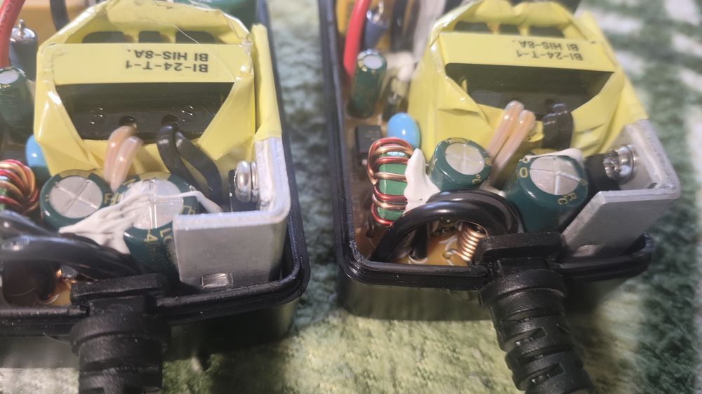 Читати опис Elektroschrott  5V 4A  Wiveshare Блок живлення відбраковка