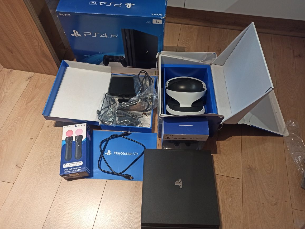 Konsola PS4 PRO CUH7016B + gogle VR CHU-ZVR2 + 2 PS move, pad i 4 gry