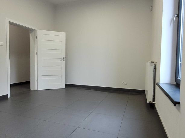 Lokal biurowo-usługowy,34m2 Zgierz, 2 pomieszczenia,toaleta i parking.