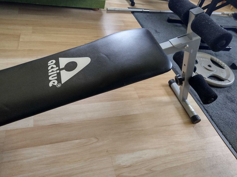 Ławeczka do brzuszków w bardzo dobrym stanie