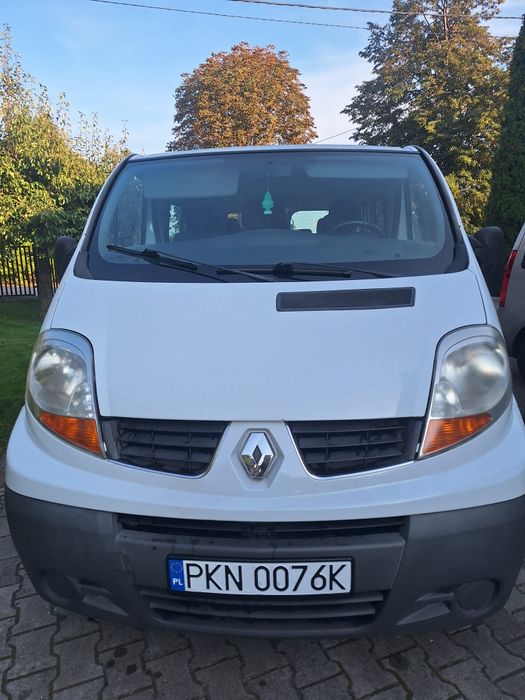 Renault Trafic 2010 r 9 osobowy