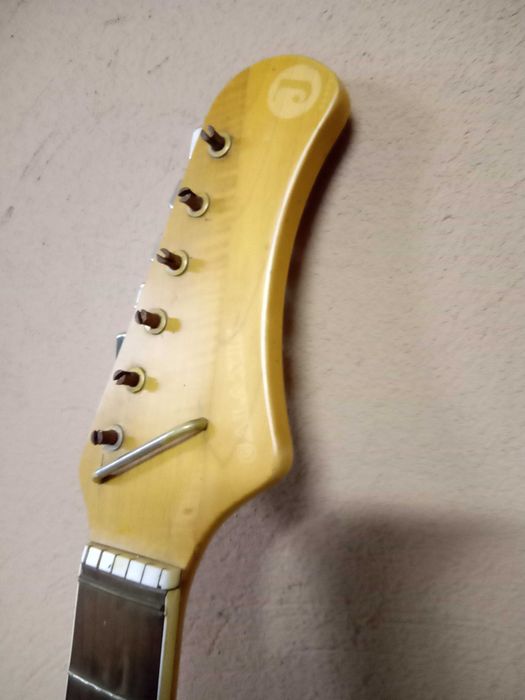 gitara elektryczna korpus z gryfem przystawki saphir z elektroniką