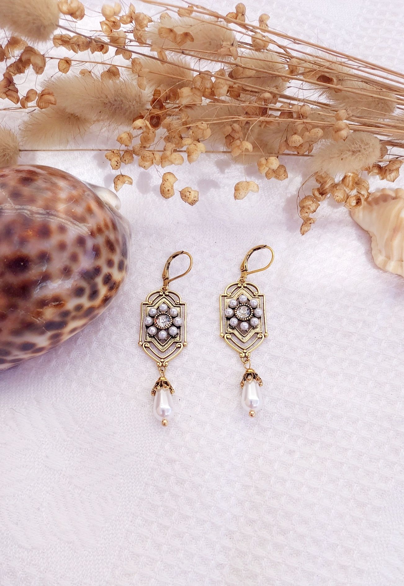Brincos de aço inoxidável dourado com pérolas