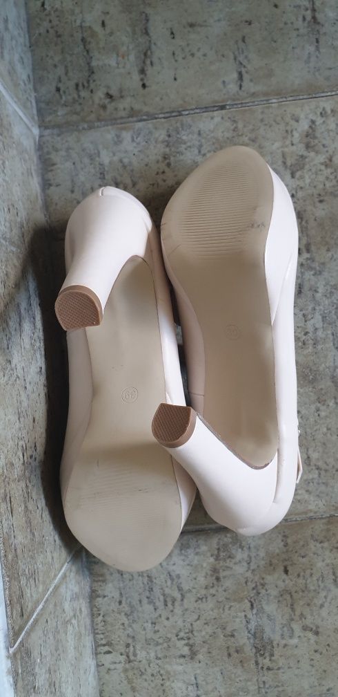 Buty na obcasie Jumex 39