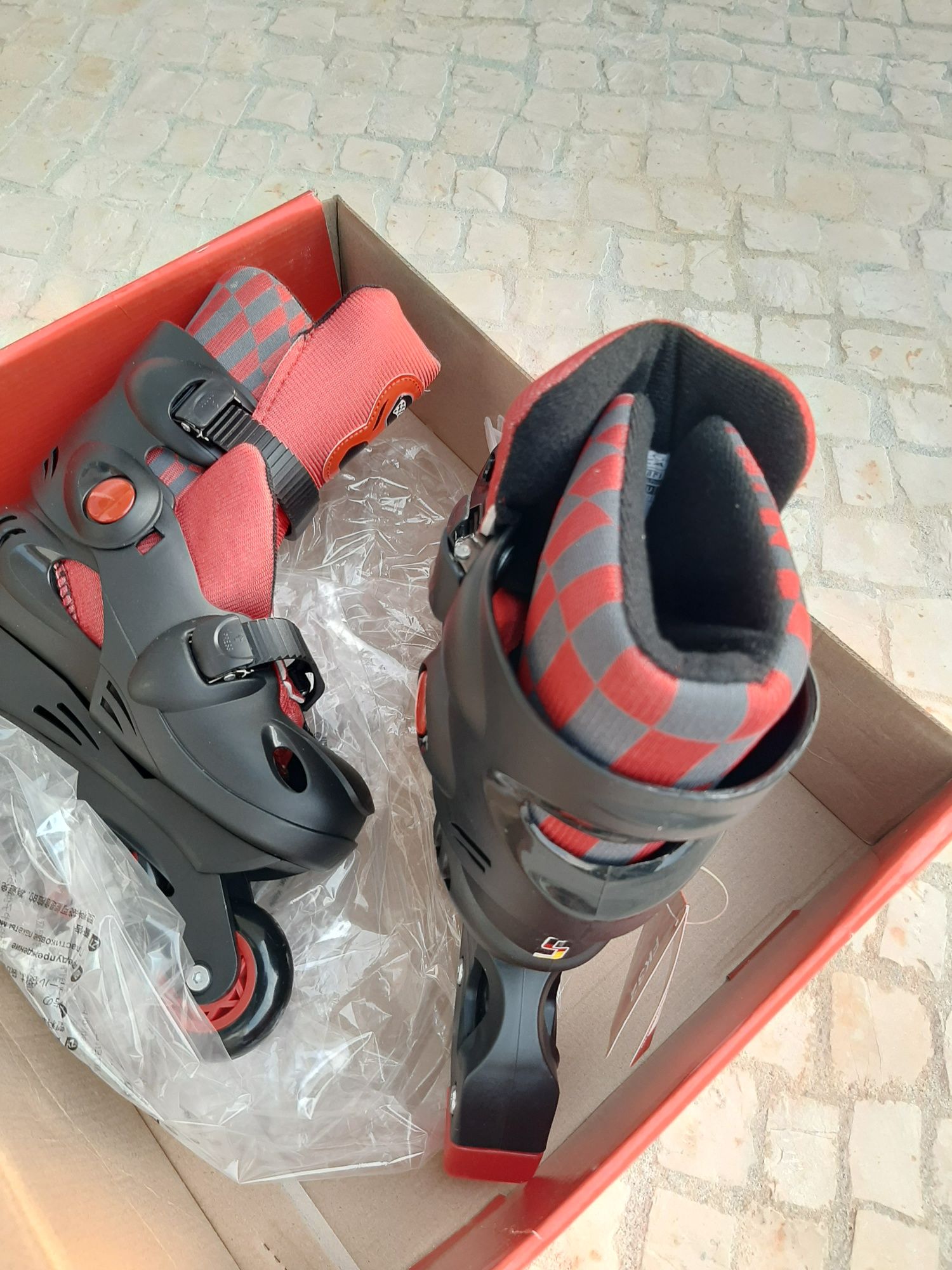 Patins Ferrari novos (34-37)