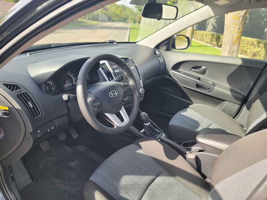 Kia Ceed 2009, 1.4 MT (90 к.с.)