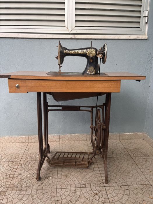 Máquina de costura de Marca Singer