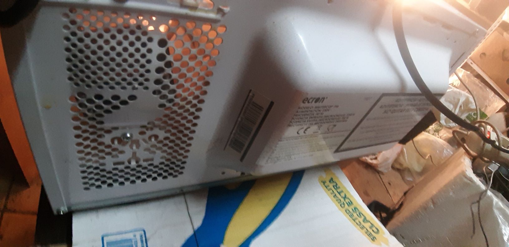 Microondas a funcionar muito bem