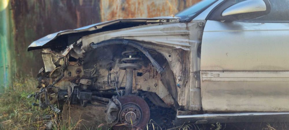 Opel Omega 1999 продам запчастини