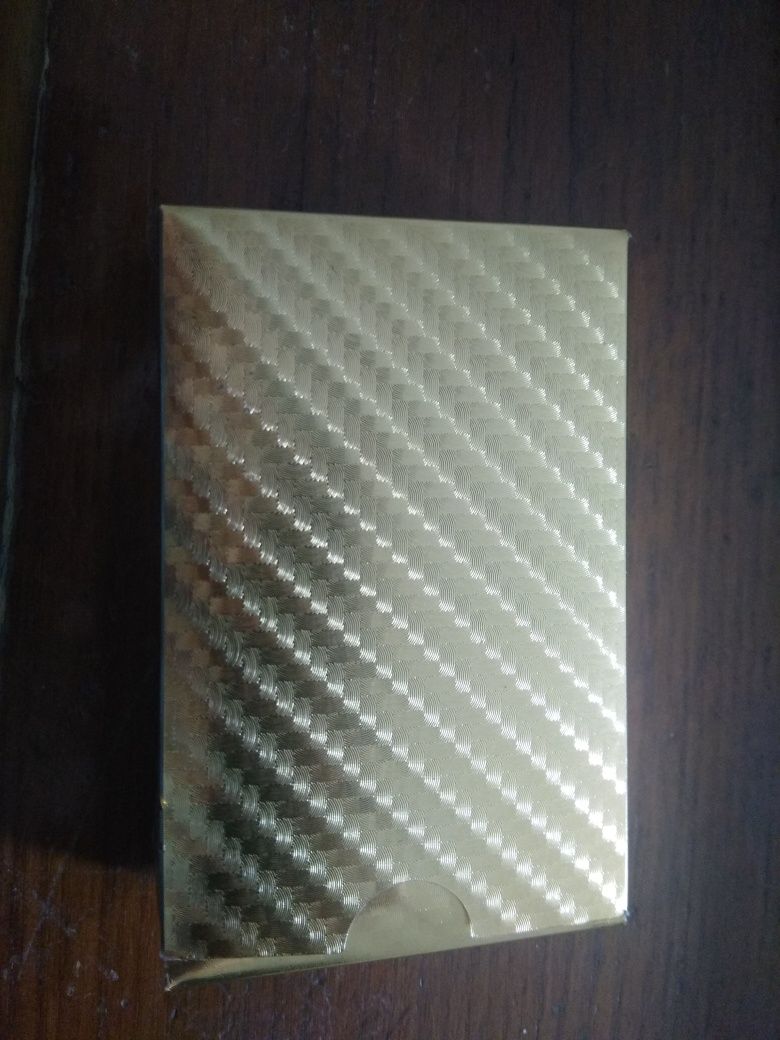 Vendo baralho de cartas dourado